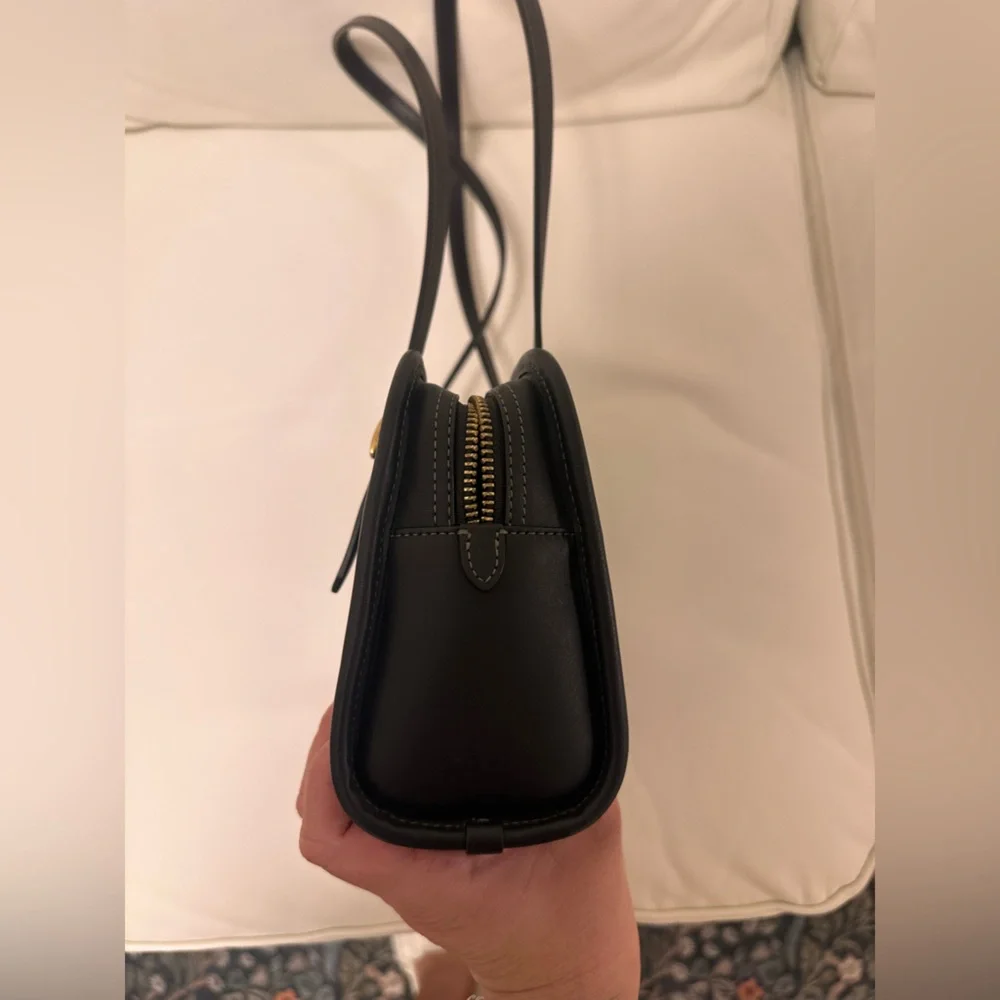 Coach Swing Zip - Picture 3 of 7